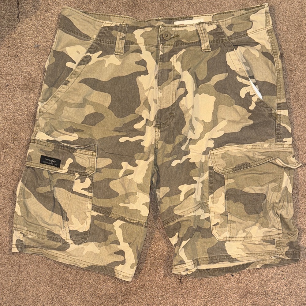 Wrangler Men's Camo Cargo Shorts in Olive and Tan